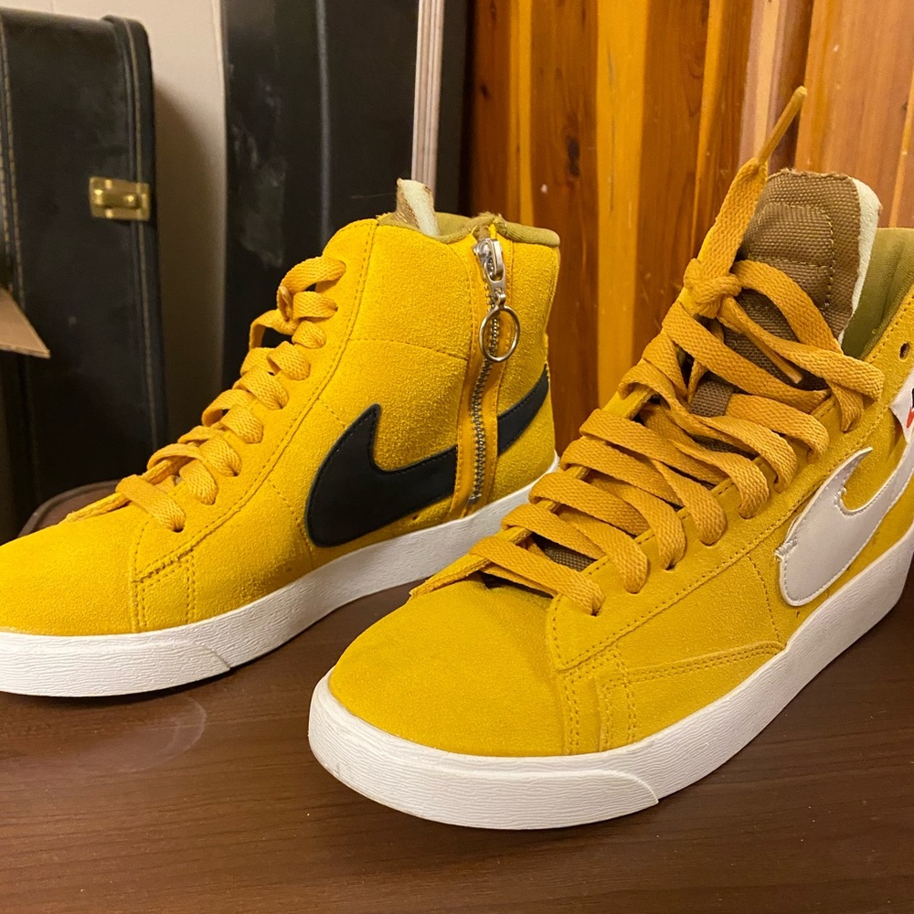 Yellow high top Nike